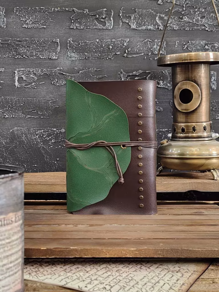 دفترچه چرمی مدل lotus طرح a