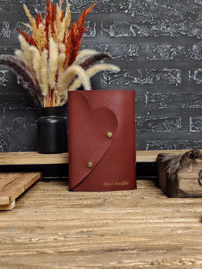 دفترچه چرمی مدل Love طرح a (دکمه ای)